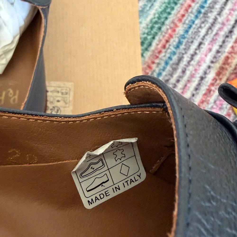 Pebbled navy leather girls loafers. Never worn. Made in Italy (brand name Pepe)